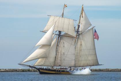 巴尔的摩的骄傲2号是典型的19世纪早期“巴尔的摩快船”上桅帆纵帆船的复制品