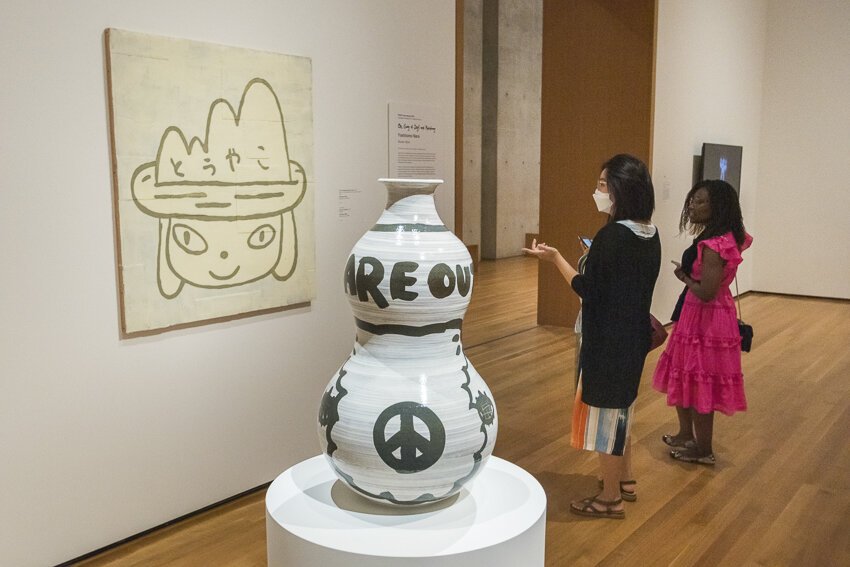 克利夫兰艺术博物馆展出了奈良吉本的新作品，这些作品将童年的图像转化为当代的习语。