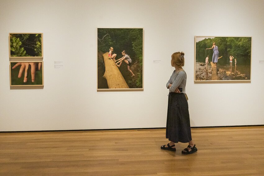 克利夫兰艺术博物馆汇集了泰勒·米切尔和马特·埃奇的作品，他们对归属感、亲密感和美国南部都很感兴趣。