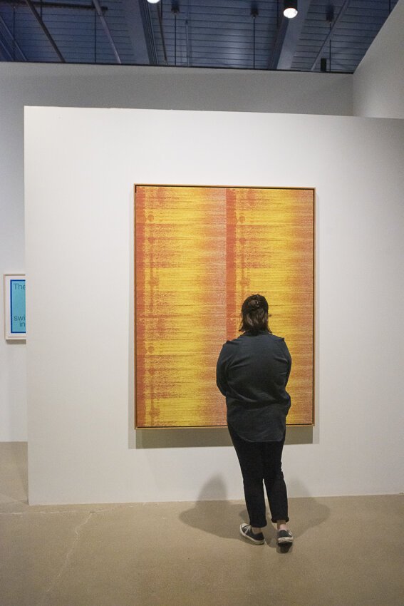 克利夫兰出生的艺术家ren<s:1> e Green构思了她在克利夫兰的第一个大型展览《接触》，该展览占据了克利夫兰当代艺术博物馆的所有公共空间。