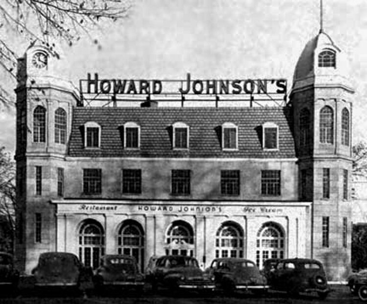 到1941年，奥托·波施克(Otto Poschke)由于经济萧条和其他情况，失去了“宫殿”。一年后，它以霍华德·约翰逊餐厅的身份开业。