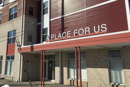 克利夫兰的“我们的地方”于2016年开放，是俄亥俄州“第一个lgbtq友好的老年住宅”