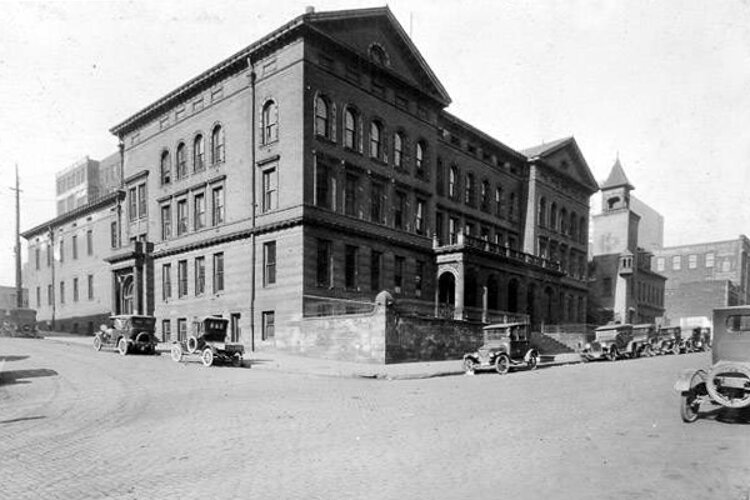 1922年，东北尚普兰大道和西6街的中央车站