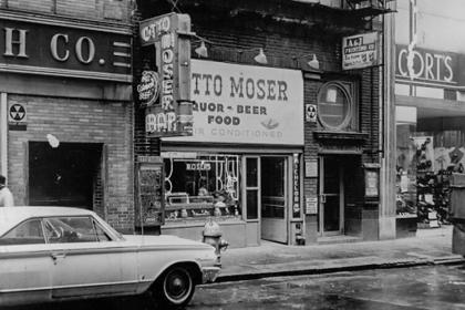 东第四街的奥托·莫泽酒吧(Otto Moser’s Bar)是上世纪60年代中期剧院观众的最爱