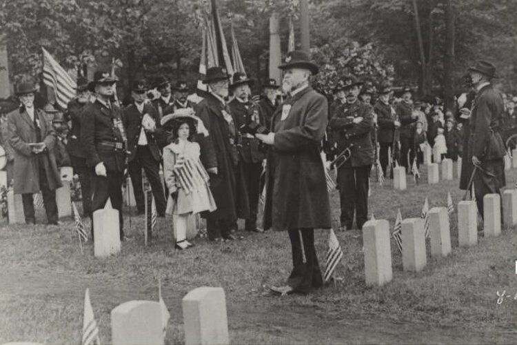 1905年的内战老兵——1812年战争及以后的老兵在伍德兰公墓找到了他们的安息地。