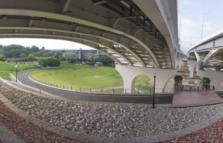 交通运输部在Tremont的Towpath Trail路段