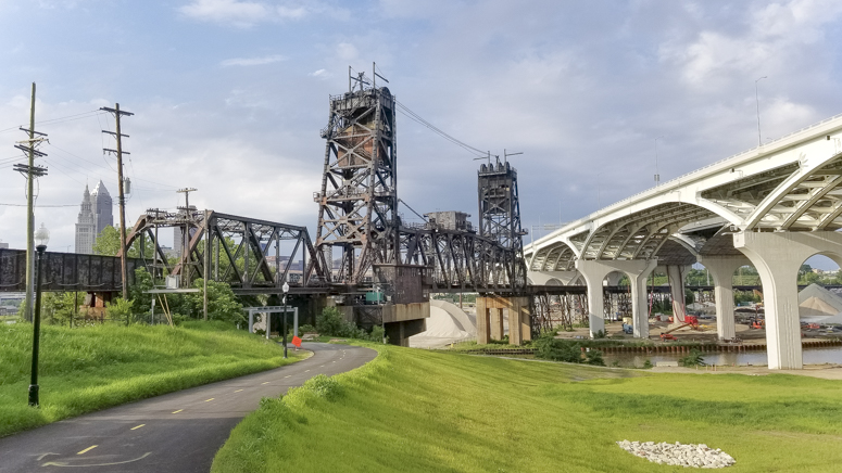 交通运输部在Tremont的Towpath Trail路段