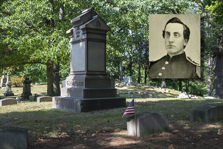 路易斯·热尔曼·德福里斯特上尉(1838-1870)的坟墓，他是内战时期的士兵，也是第一个葬在湖景的人。