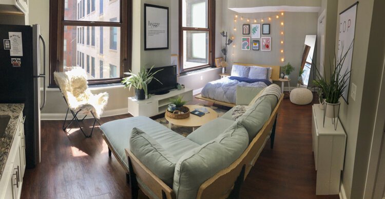 伊恩·梅多斯(Ian Meadows)在选择克利夫兰市中心的公寓之前仔细研究了各种选择。