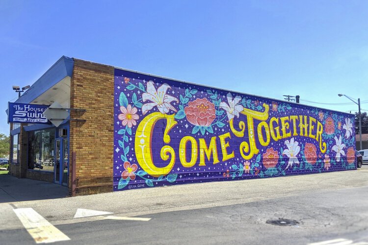 《Come Together & Thrive》壁画，位于Swing Jazz俱乐部大楼(2019年秋季)
