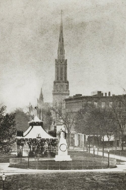 老石教堂前公共广场上的林肯纪念堂