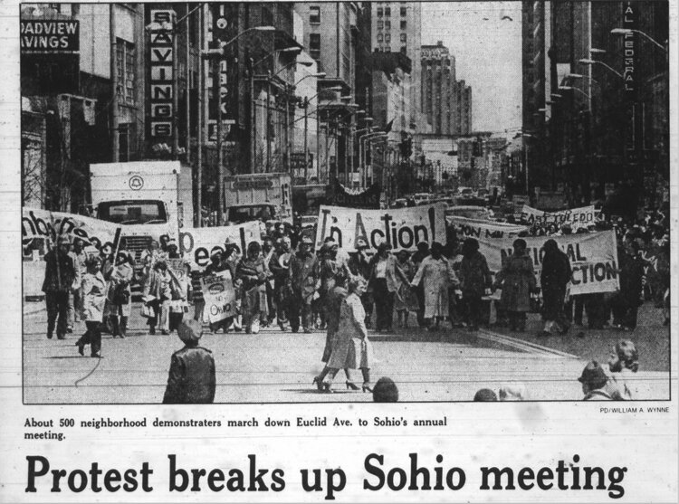 《诚实商人》报道了1982年9月一群抗议者冲击查格林谷狩猎俱乐部以抗议SOHIO。