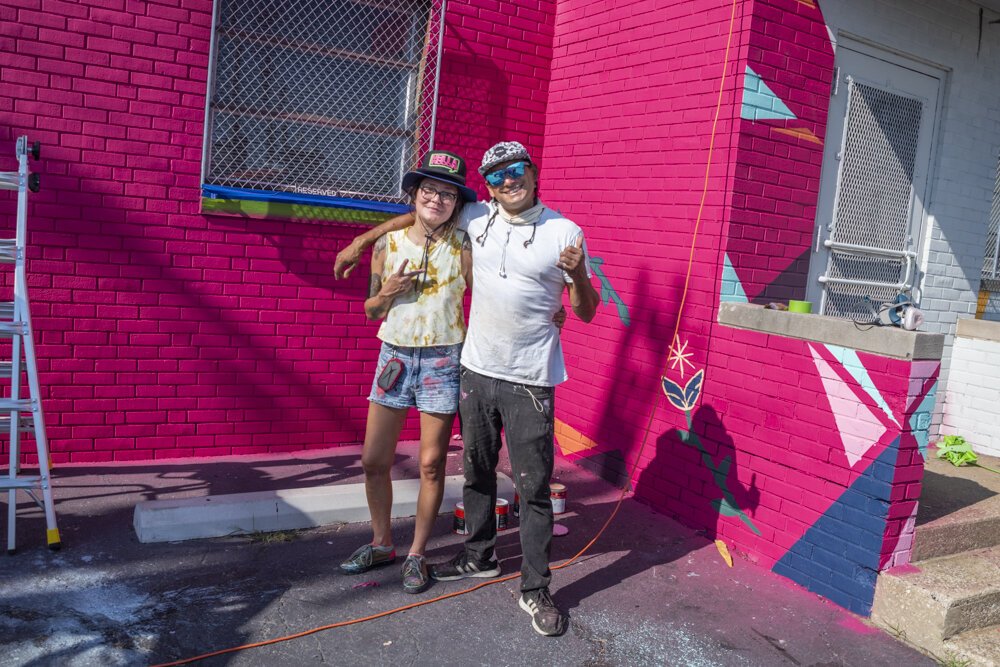 来自加州奥克兰的艺术家Felicia Gabaldon和来自考艾岛的Kaplan Bunce在欧euclid大道2930号