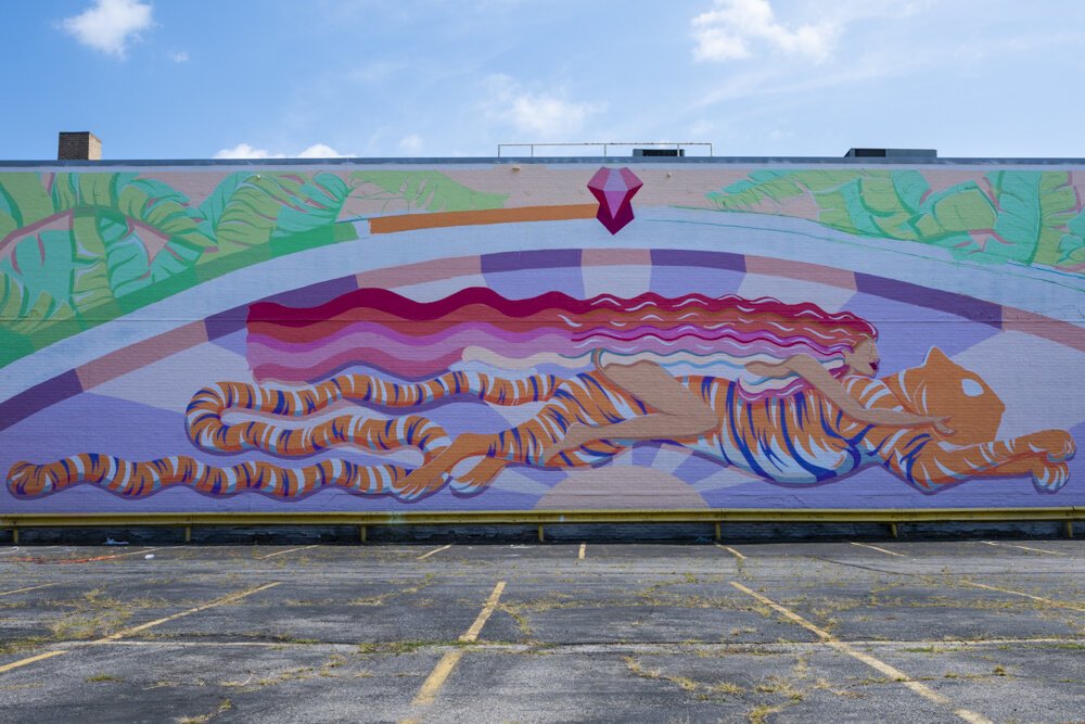 来自芝加哥的艺术家凯特·刘易斯在欧几里得大道3634号创作的壁画细节。