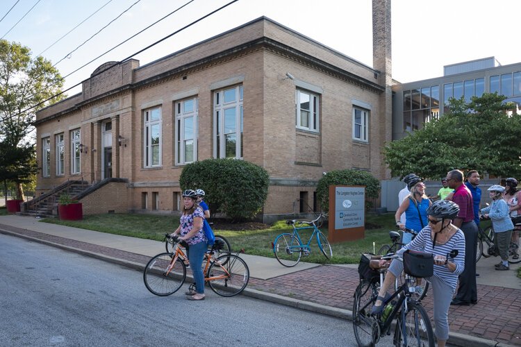 在克利夫兰诊所兰斯顿休斯社区健康和教育中心停留，骑行+学习:费尔法克斯的未来自行车之旅