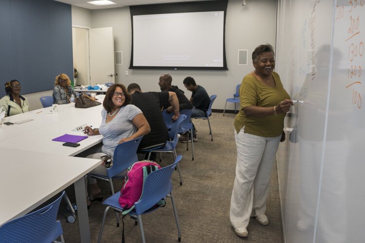 在PNC Fairfax Connection的普通教育水平预科课程。