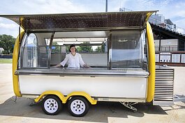 JCU创业班的学生已经开发并正在实施Food For Thought食品车，它具有为无家可归者提供食物的社会服务功能。