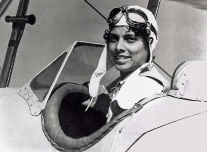威拉·布朗是第一位在1938年和1939年同时获得商业执照和飞行员执照的黑人女性。
