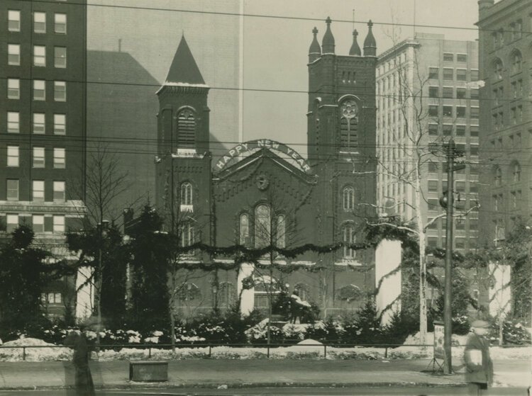 老石教堂的新年:约1925-28年