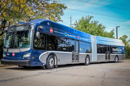 大克利夫兰地区交通管理局(GCRTA)最近在健康线快速公交(BRT)系统上推出了16辆新的环保客运和公共汽车