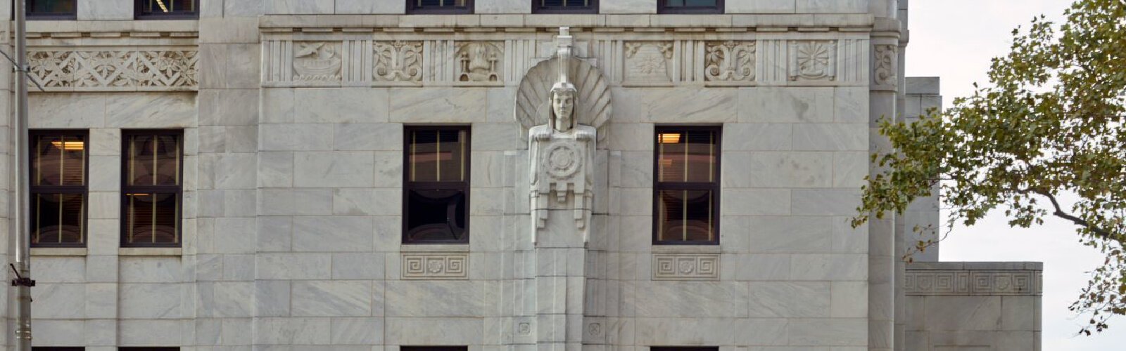俄亥俄州最高法院在托马斯·j·莫耶俄亥俄州司法中心开会。
